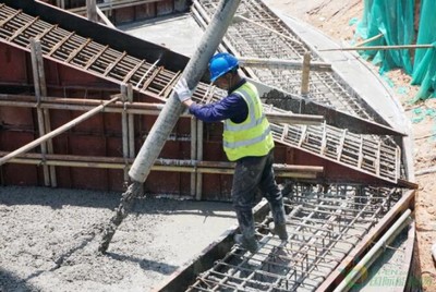 江西定南新陽智慧風電場首臺風機基礎順利澆筑完成，綠色能源建設邁出關鍵一步